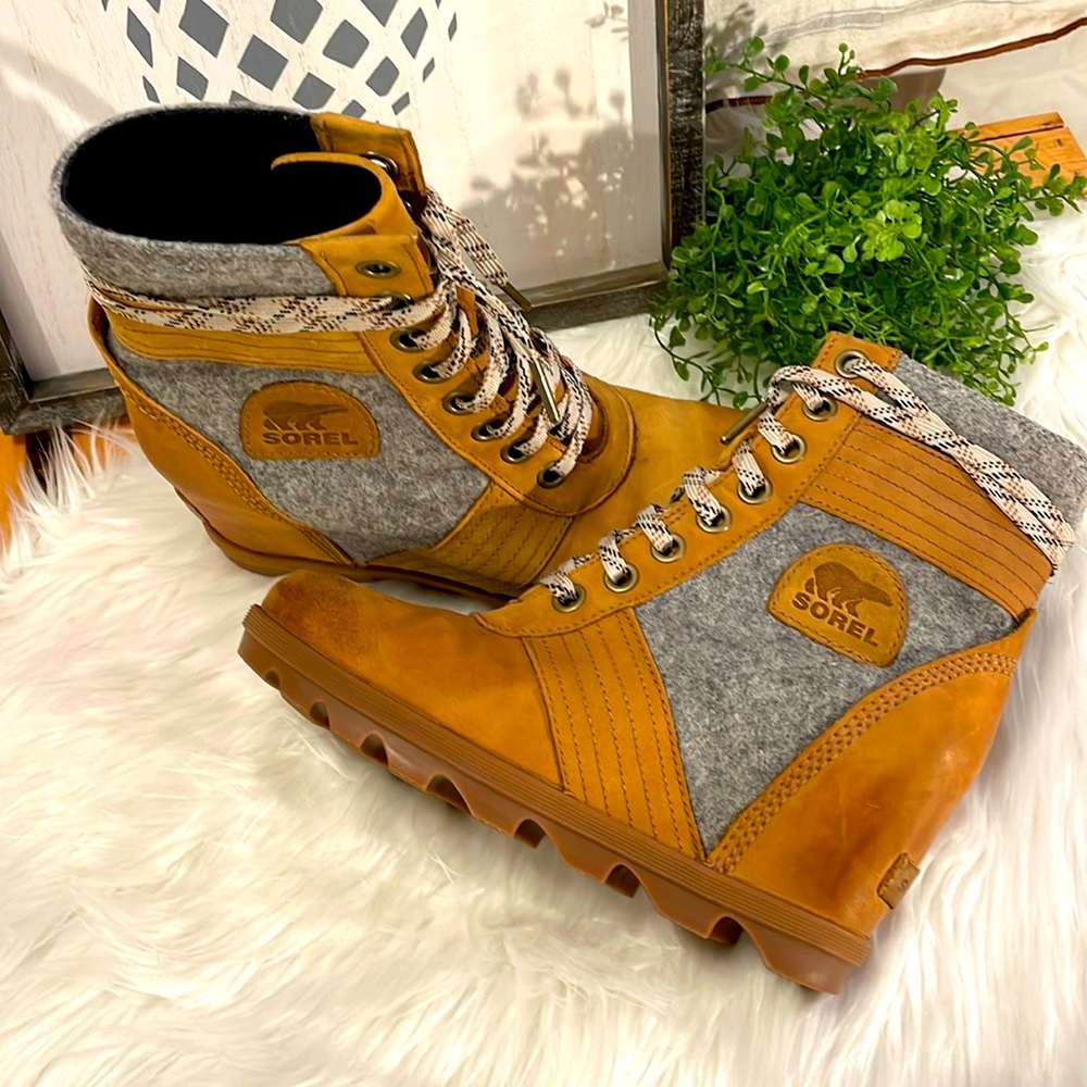 SOREL Lexie Wedge Boot 8.5